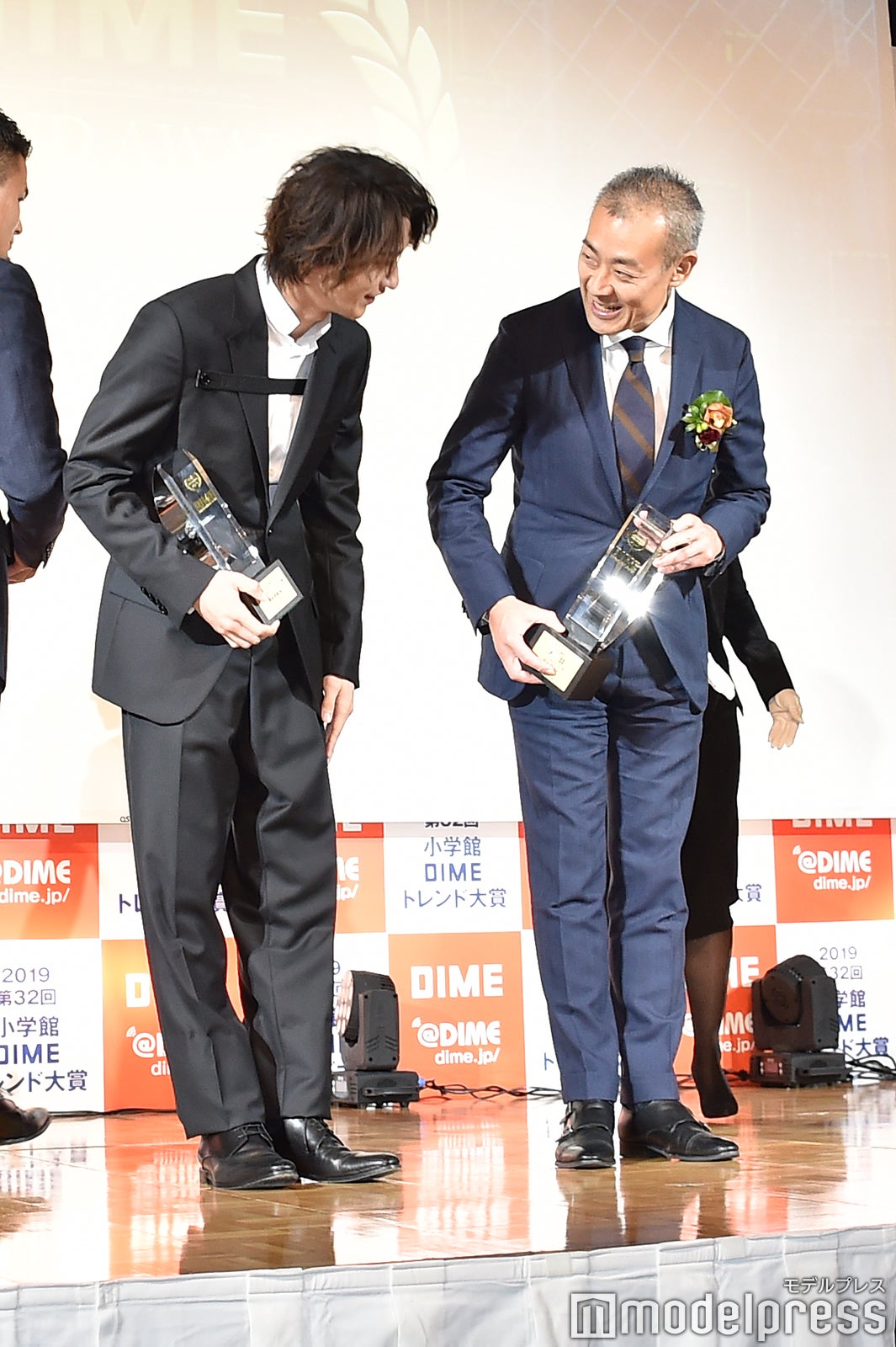 横浜流星、「PayPay」社長・中山一郎氏と談笑（C）モデルプレス