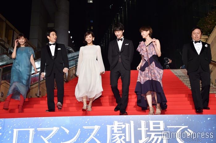 (左から)石橋杏奈、中尾明慶、綾瀬はるか、坂口健太郎、本田翼、武内英樹監督(C)モデルプレス