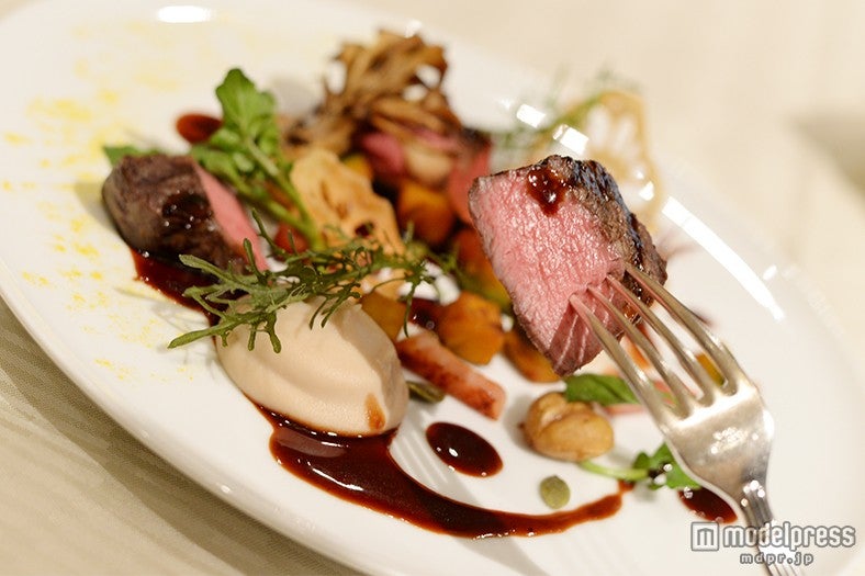 牛フィレ肉のグリル ヴェルジュソース マロンのエスプーマを添えて