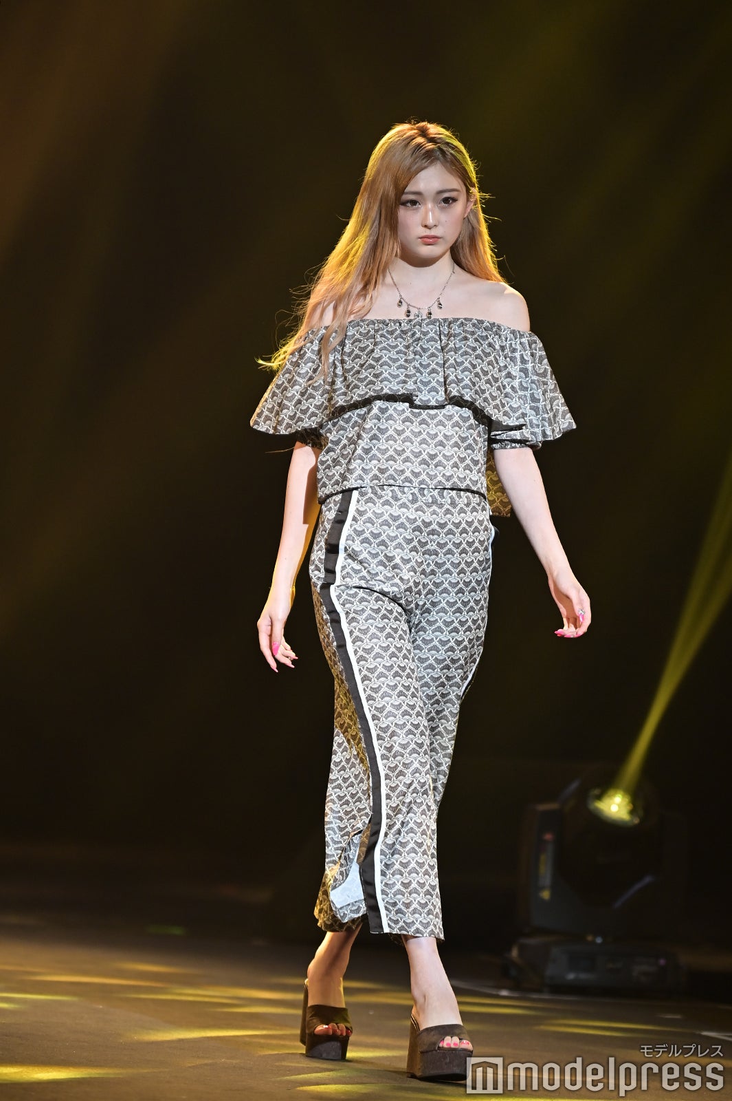 （C）モデルプレス