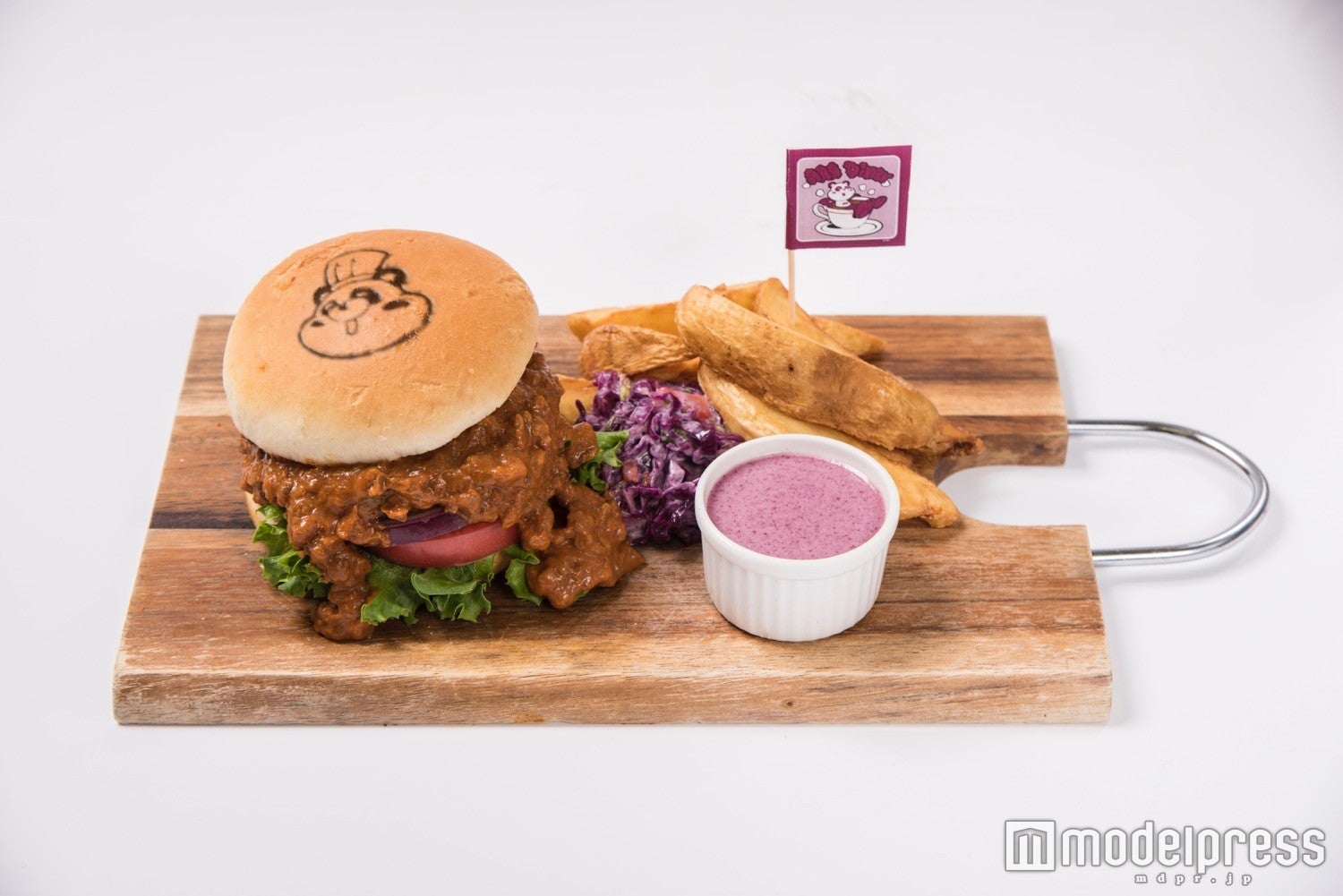 「紫え～パンダのBEEF HOTチリバーガー～バイオレットソースのポテト添え／Heart and Soul～」￥1280