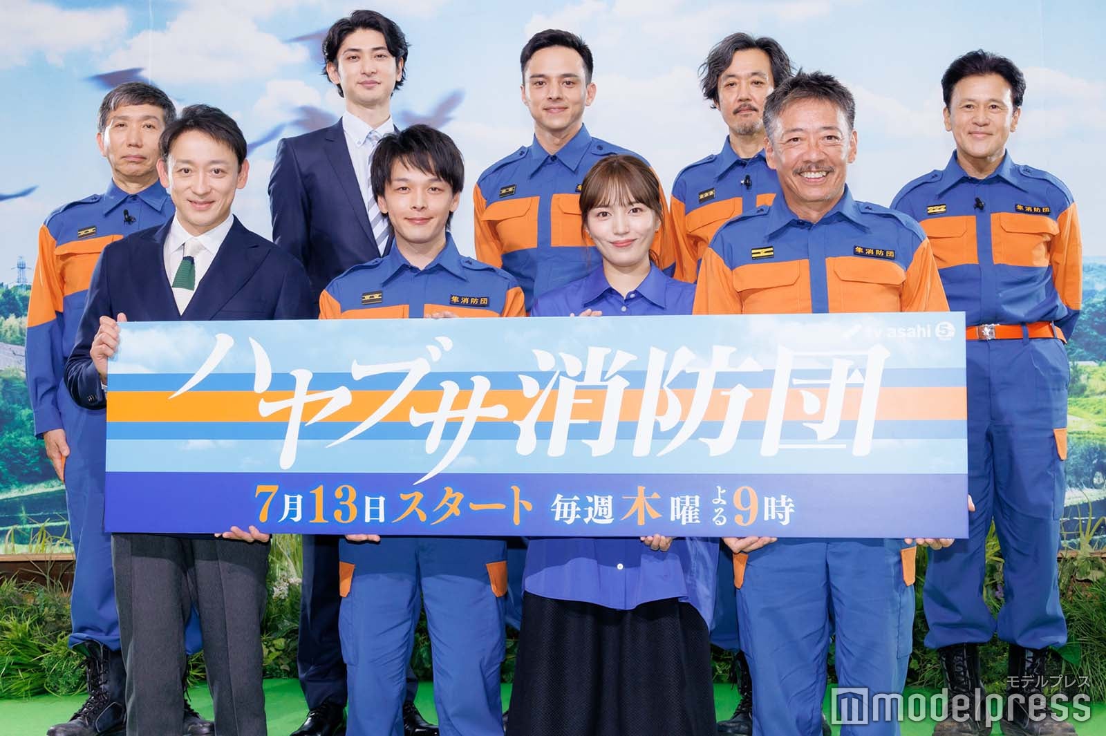 （後列左から）梶原善、古川雄大、満島真之介、岡部たかし、橋本じゅん（前列左から）山本耕史、中村倫也、川口春奈、生瀬勝久（C）モデルプレス