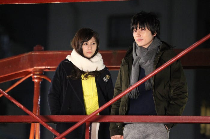 西内まりや、山村隆太/『突然ですが、明日(あした)結婚します』第5話より(画像提供:フジテレビ)