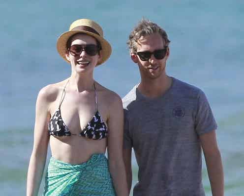 オスカー女優アン・ハサウェイは女王様妻?