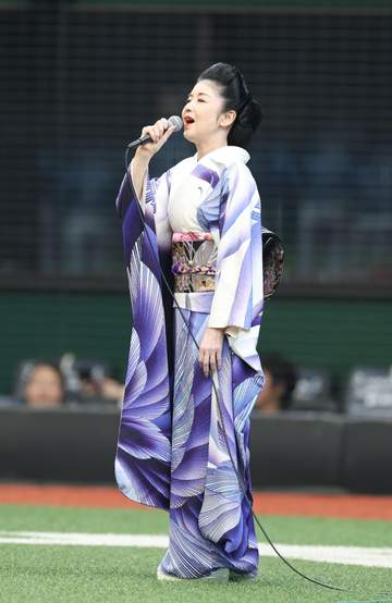 レオ党の藤あや子 あでやかな振袖姿で国歌独唱「晴れの日なので」CSファーストS 新たな推し発掘も告白