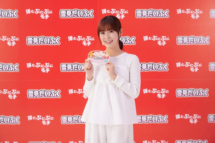森七菜/「弾むぷにぷにモチの楽しみ方」篇、「まるで出来立て!?」篇メイキングより(提供写真)