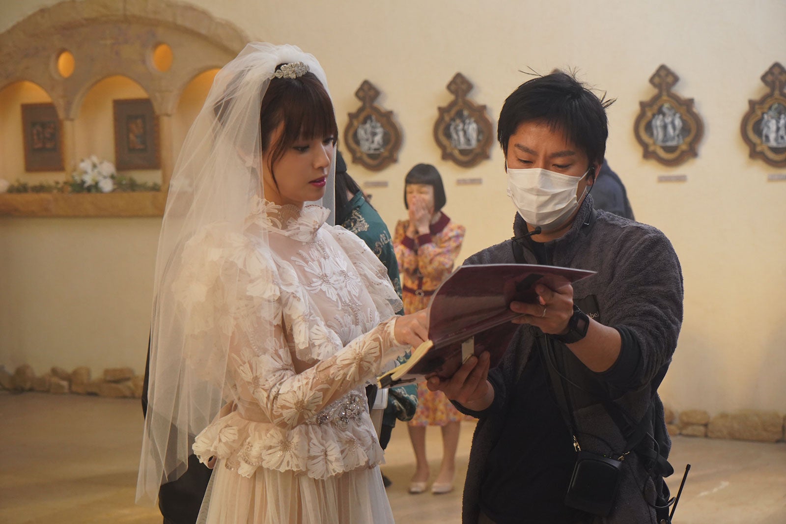 （左）深田恭子（C）横関大／講談社（C）2021「劇場版 ルパンの娘」製作委員会