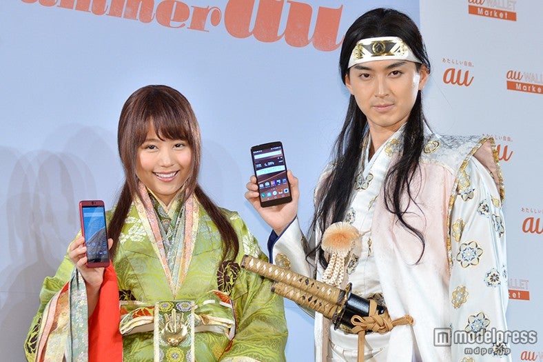 （右から）松田翔太、有村架純