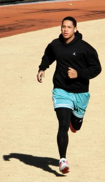 日本ハム・万波“超速仕上げ”に手応え「キャンプの頭から全力でいける準備を」2～3週間早めにトレーニング開始 バット＆グラブも新調