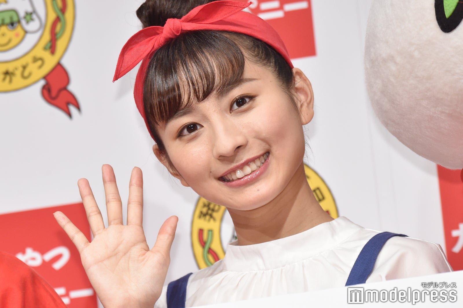 佐野ひなこ 中国人美女ロン モンロウ 栗子 の歌声絶賛 プライベート交流が話題 モデルプレス