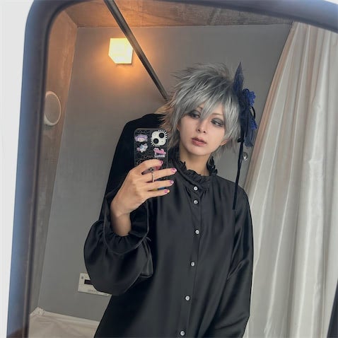 「タイプすぎてしんどい」人気インフルエンサーの"ヴィジュアル系"男装姿が「イケメンすぎ」