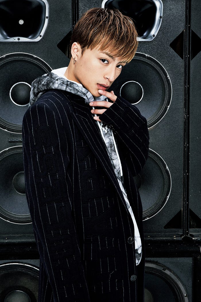 白濱亜嵐/「月刊EXILE」10月号より(画像提供:LDH)