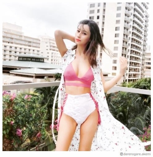ダレノガレ明美、美ボディあらわなビキニ姿を披露「超SEXY」「スタイル抜群」と絶賛の声