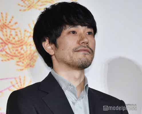 松山ケンイチ、舞台挨拶でなぜか“一点集中”チャレンジ 神木隆之介のバースデーケーキも見ず<大名倒産>
