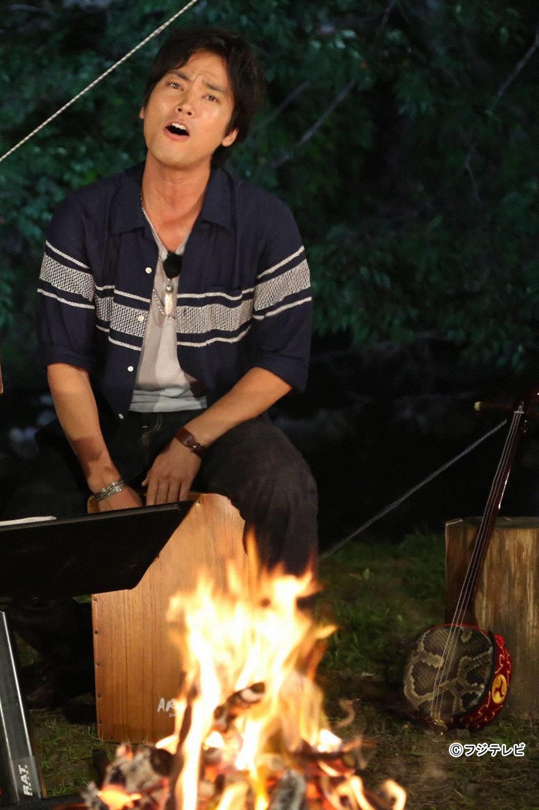 木村拓哉、後輩から強引な誘い　夜空の下で熱唱