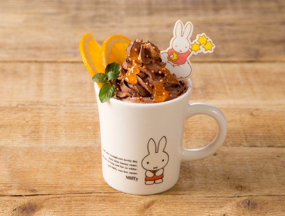 ミッフィーのオレンジホットショコラ890円（税抜）／画像提供：クリエイト・レストランツ