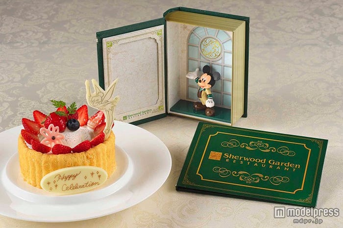 ディズニーホテルで過ごす記念日 ミッキーケーキでお祝い モデルプレス ディズニーホテルで過ごす記念日 ミッキーケーキでお祝い モデルプレス