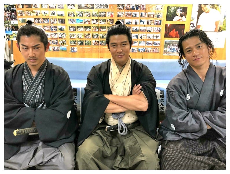 鈴木亮平＆小栗旬＆瑛太、豪華“大河3ショット”が話題
