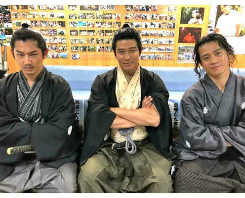鈴木亮平&小栗旬&瑛太、豪華“大河3ショット”が話題