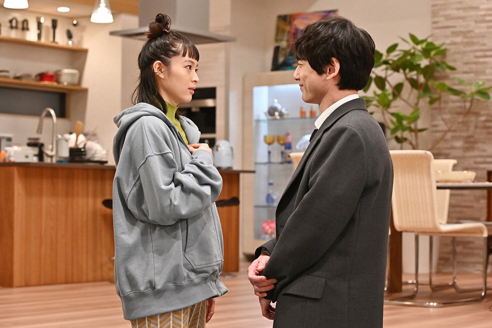 清野菜名、坂口健太郎／「婚姻届に判を捺しただけですが」第8話より（C）TBS