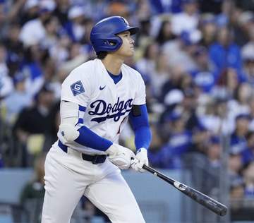 大谷翔平 一度もバット振らずに四球選ぶ 2打席連続出塁 打席に入る際は再び大歓声 復帰即右前打で万全アピール