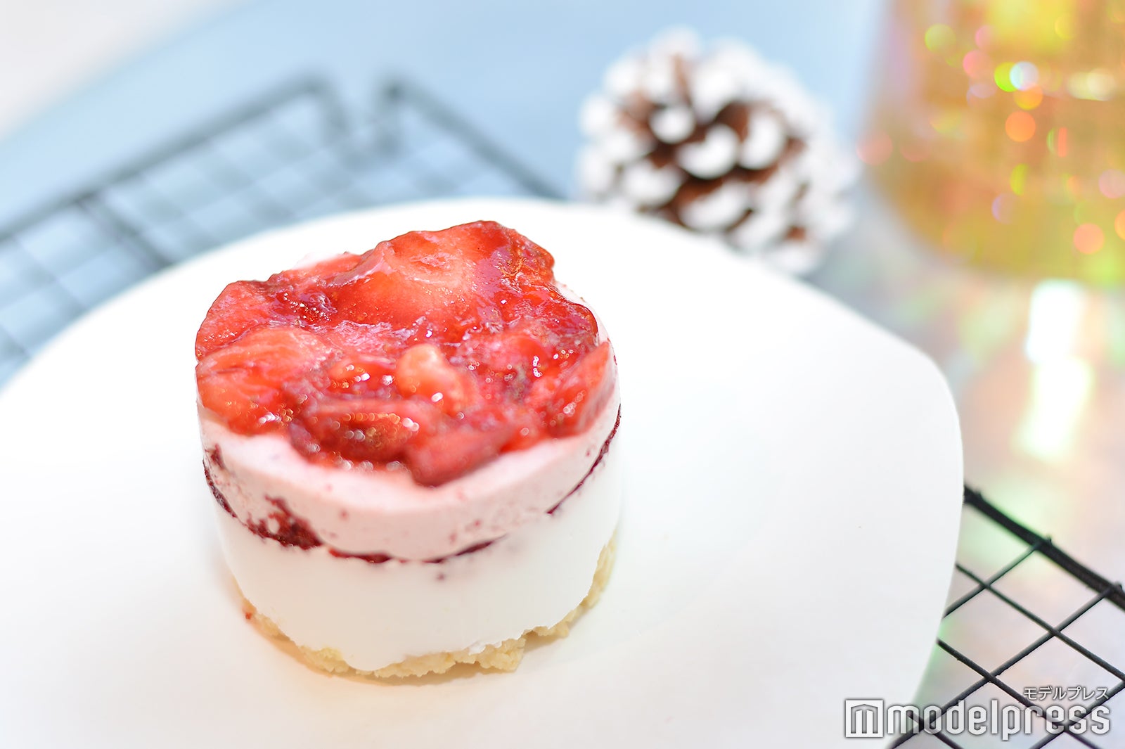 ストロベリーグラデーションケーキ （C）モデルプレス