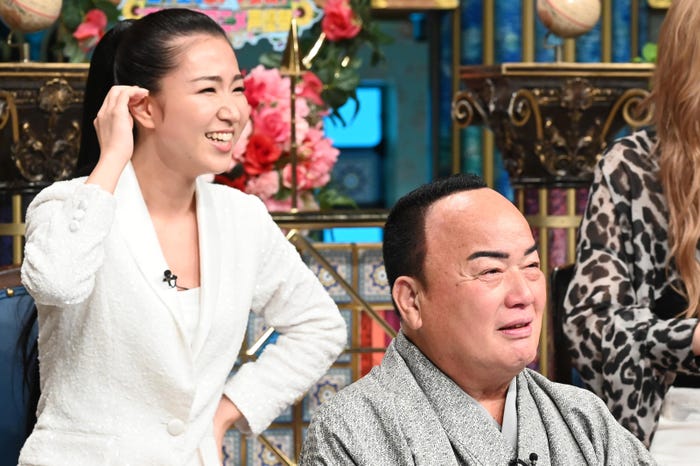 (左から)田中あいみ、細川たかし(C)日本テレビ