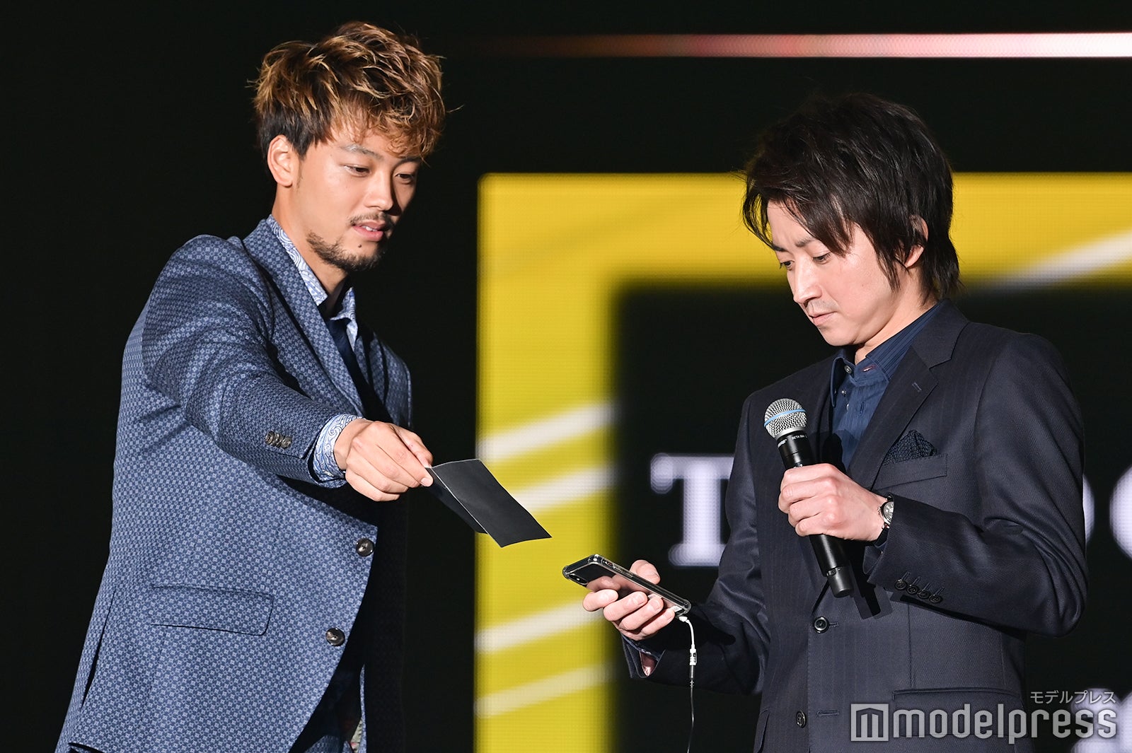 竹内涼真＆藤原竜也（C）モデルプレス