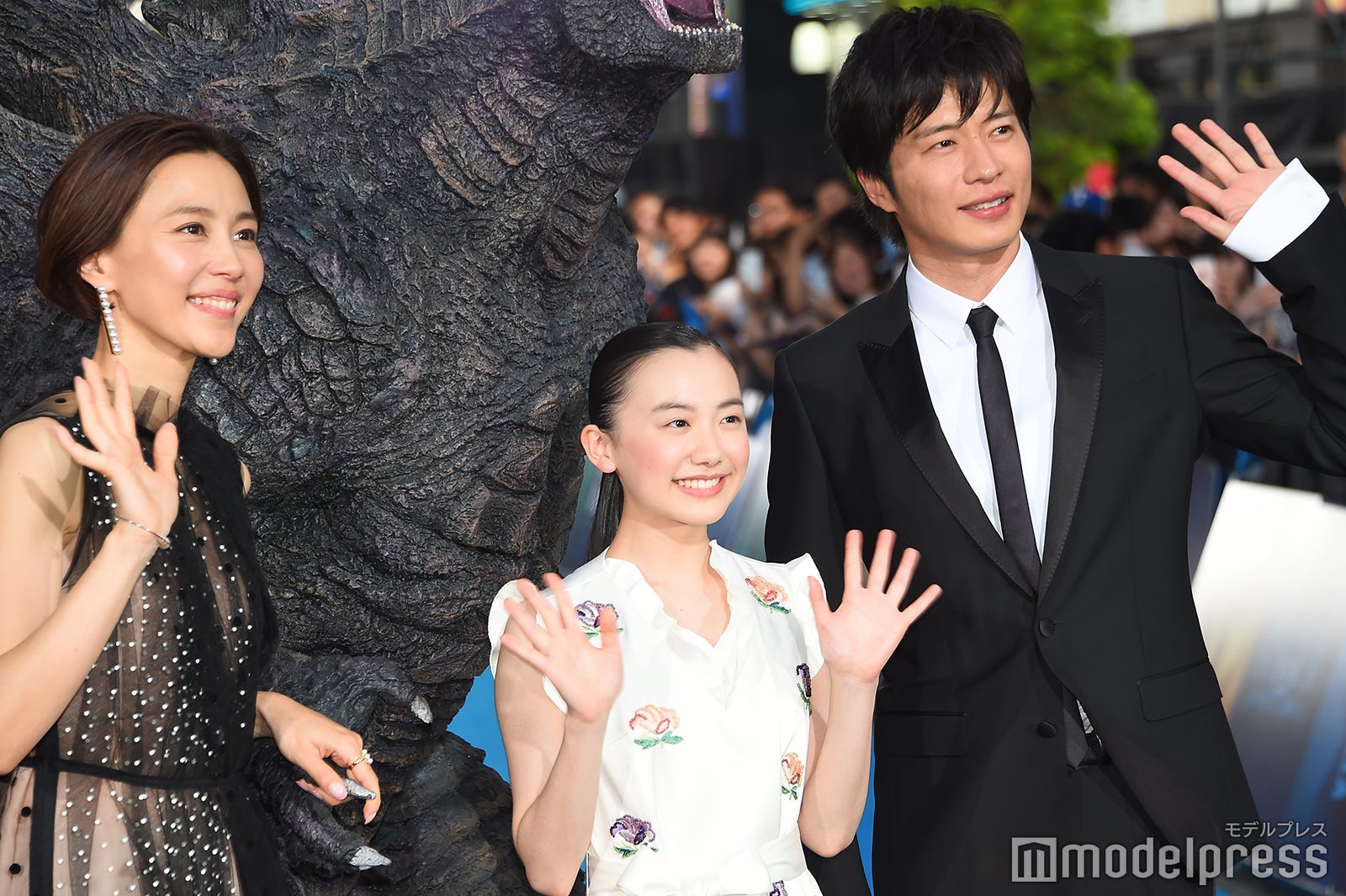 （左から）木村佳乃、芦田愛菜、田中圭（C）モデルプレス