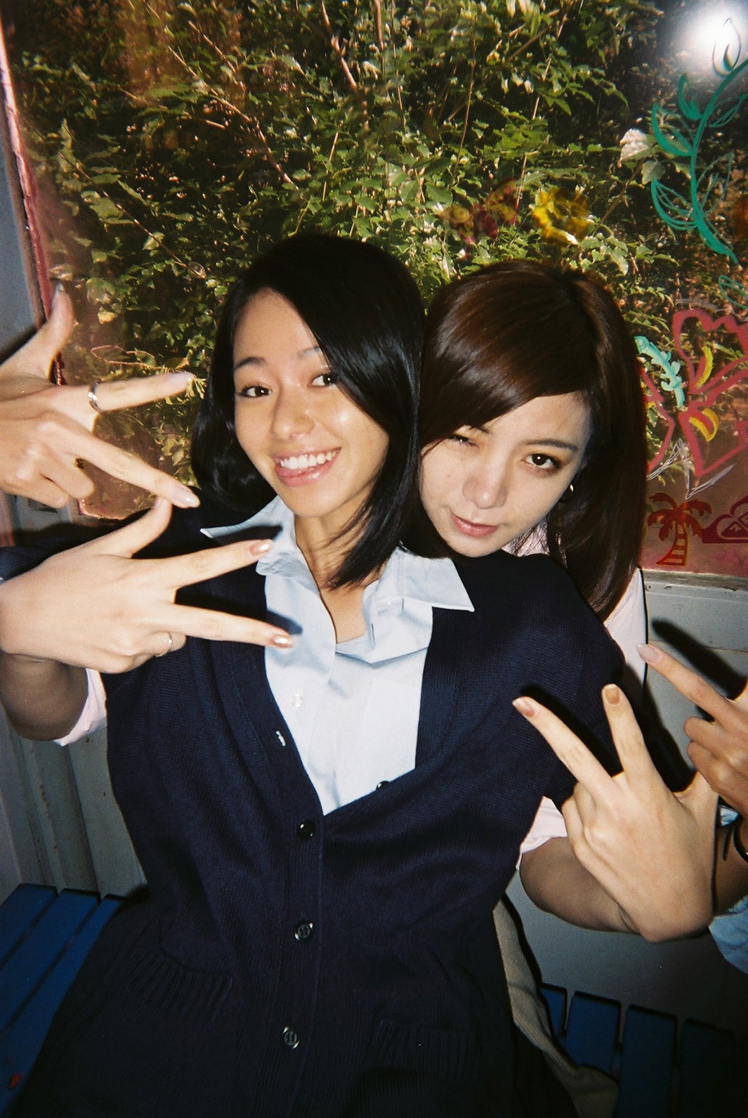 （左から）山本舞香、池田エライザ（C）2018「SUNNY」製作委員会