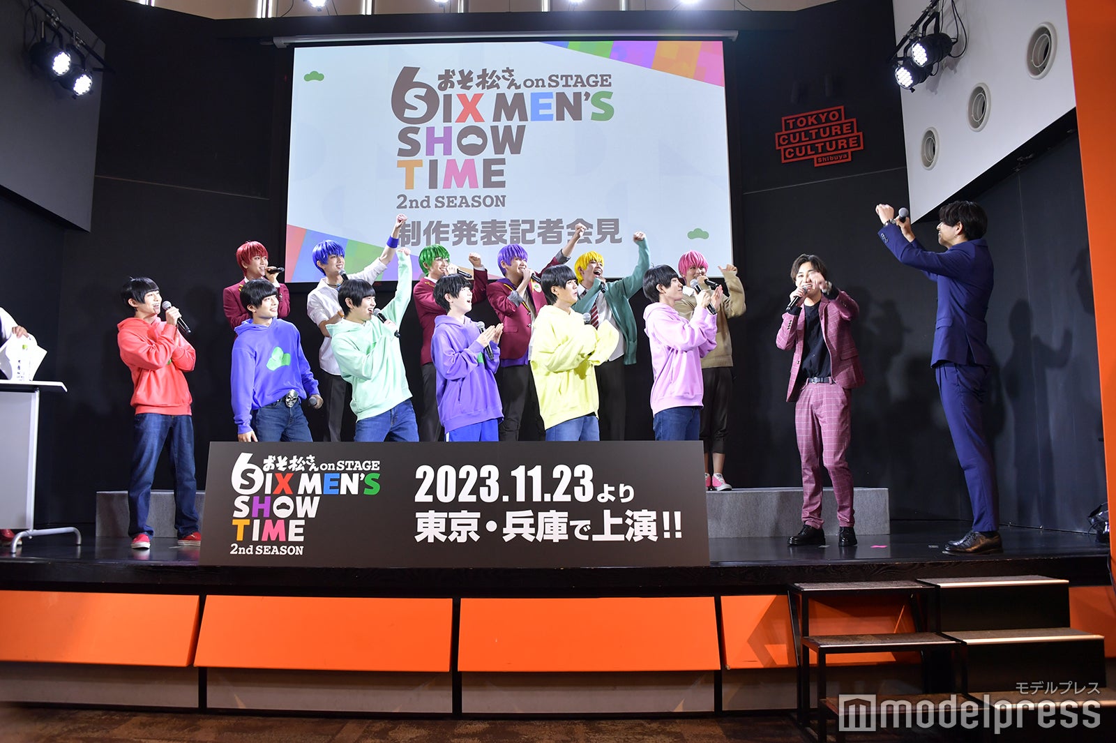 高崎翔太＆井澤勇貴の登場に拍手するキャスト陣（C）モデルプレス