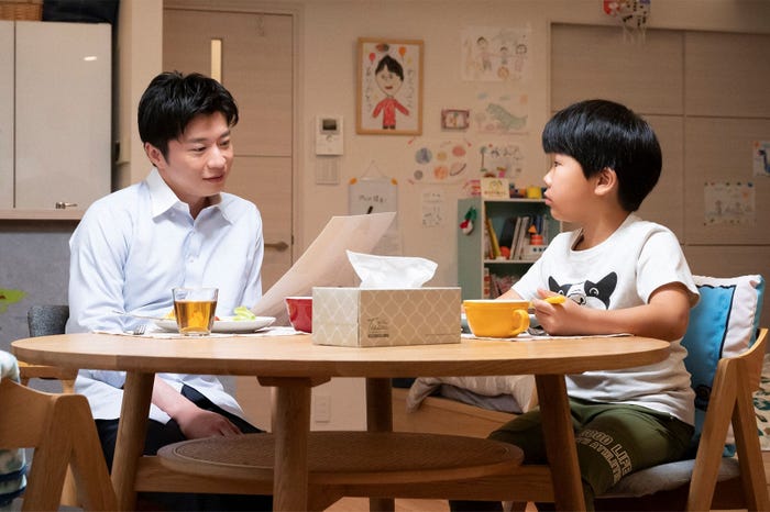 田中圭、鈴木楽/「持続可能な恋ですか?~父と娘の結婚行進曲~」最終話より(C)TBS
