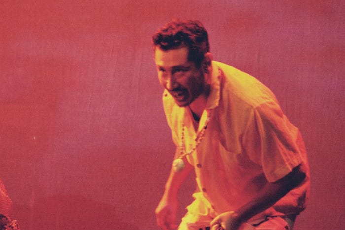 渋川清彦/ライブシネマ『怪獣の教え』横浜公演より(撮影:TAKAMURADAISUKE)