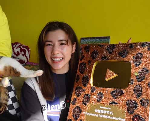 仲里依紗、YouTubeの“金の盾&銀の盾”を高級スワロフスキーでデコレーション「総額2ピーー万円」