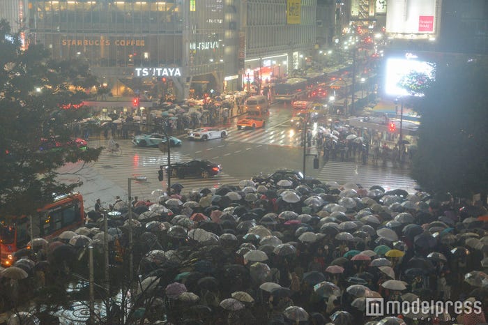 人があふれかえるハロウィンの渋谷 (C)モデルプレス