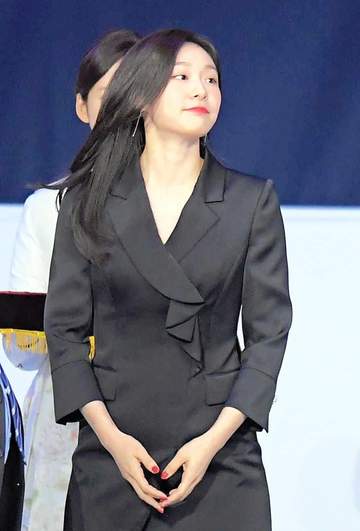 「致命的に」「おかしくなりそう」35歳になったキム・ヨナのイメチェン姿に反響やまず「絶句した」「最高に洗練」
