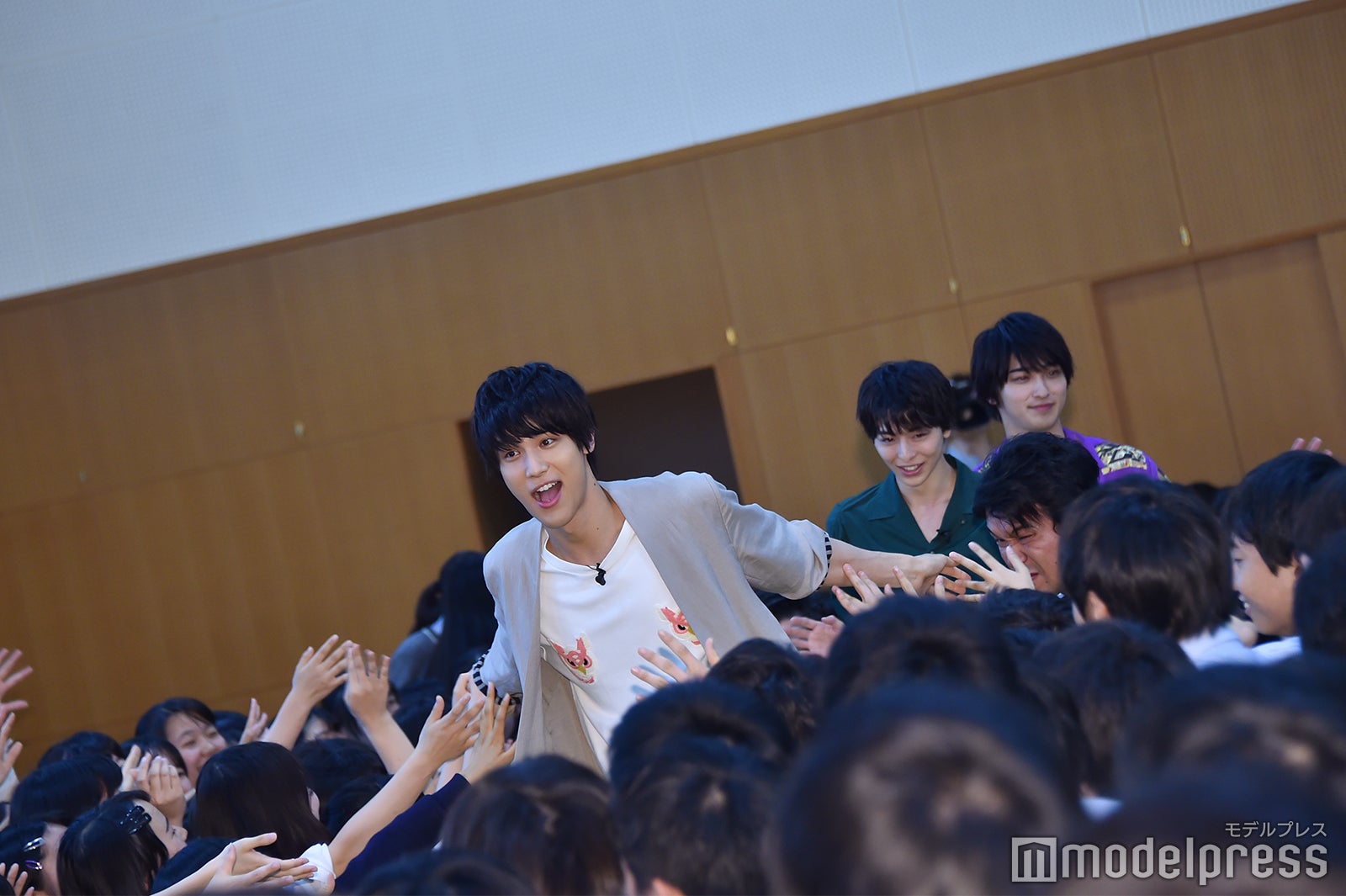 中川大志（手前） （C）モデルプレス