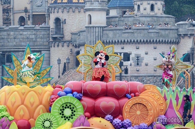「ミニーのトロピカルスプラッシュ」キュートな姿