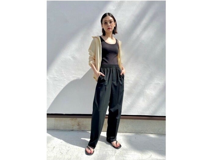 コンパクトなサイズ感でいろんなコーデに合わせやすい　出典：StyleHint