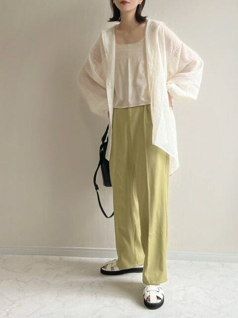 カラーパンツ　コーデ　夏