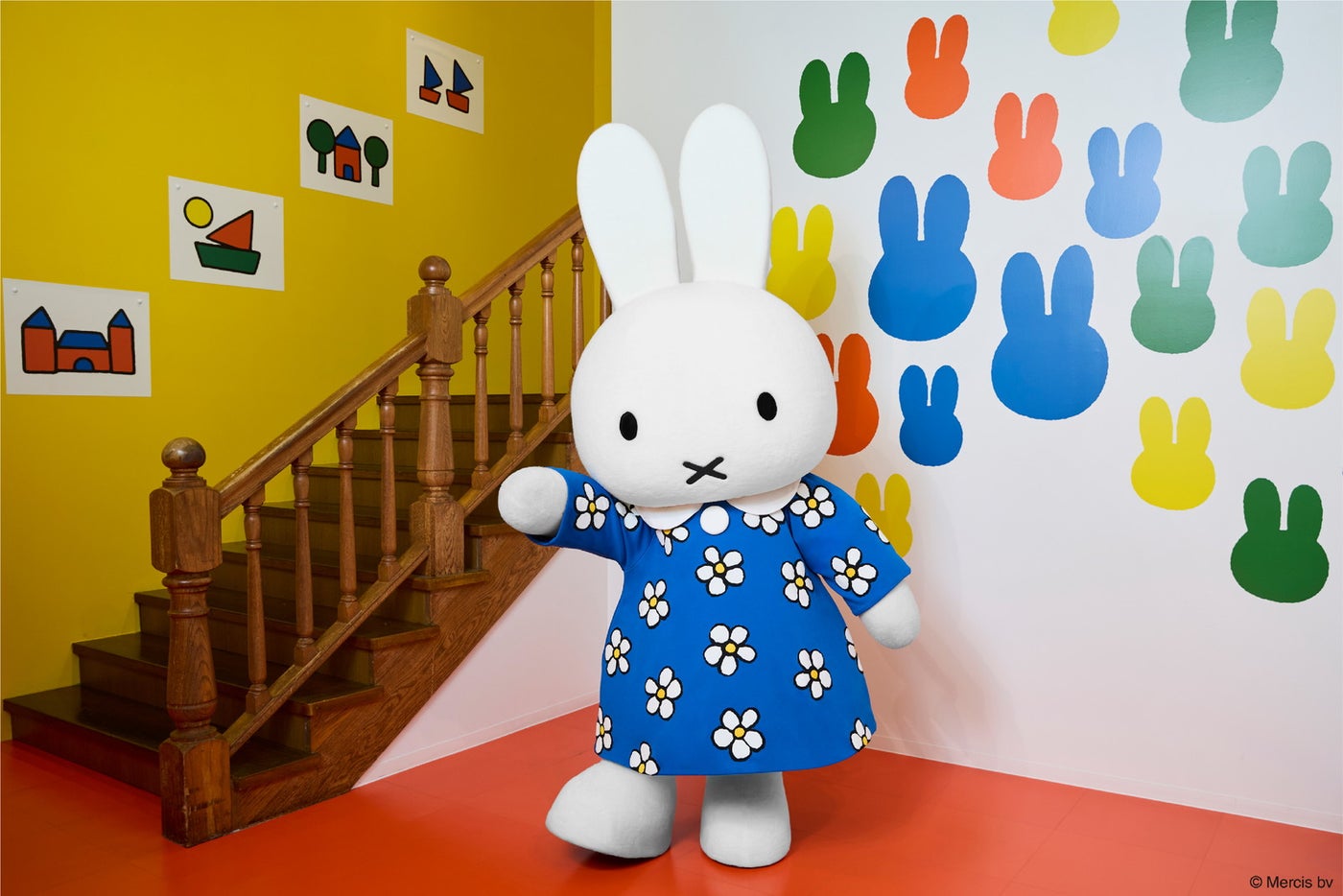 “花柄ドレス”を着たミッフィーが／提供画像