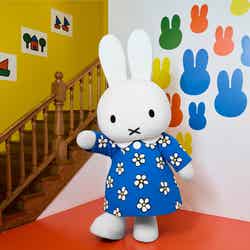 “花柄ドレス”を着たミッフィーが/提供画像