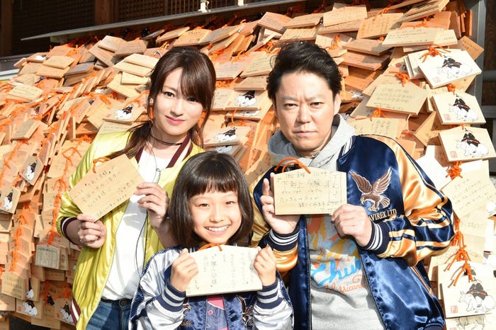 (左より)深田恭子、山田美紅羽、阿部サダヲ(C)TBS