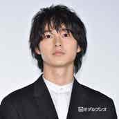 山崎賢人のレアな手洗いショット 手洗いけんとさん 公開 絵になる と反響 モデルプレス 山崎賢人のレアな手洗いショット 手洗いけんとさん 公開 絵になる と反響 モデルプレス