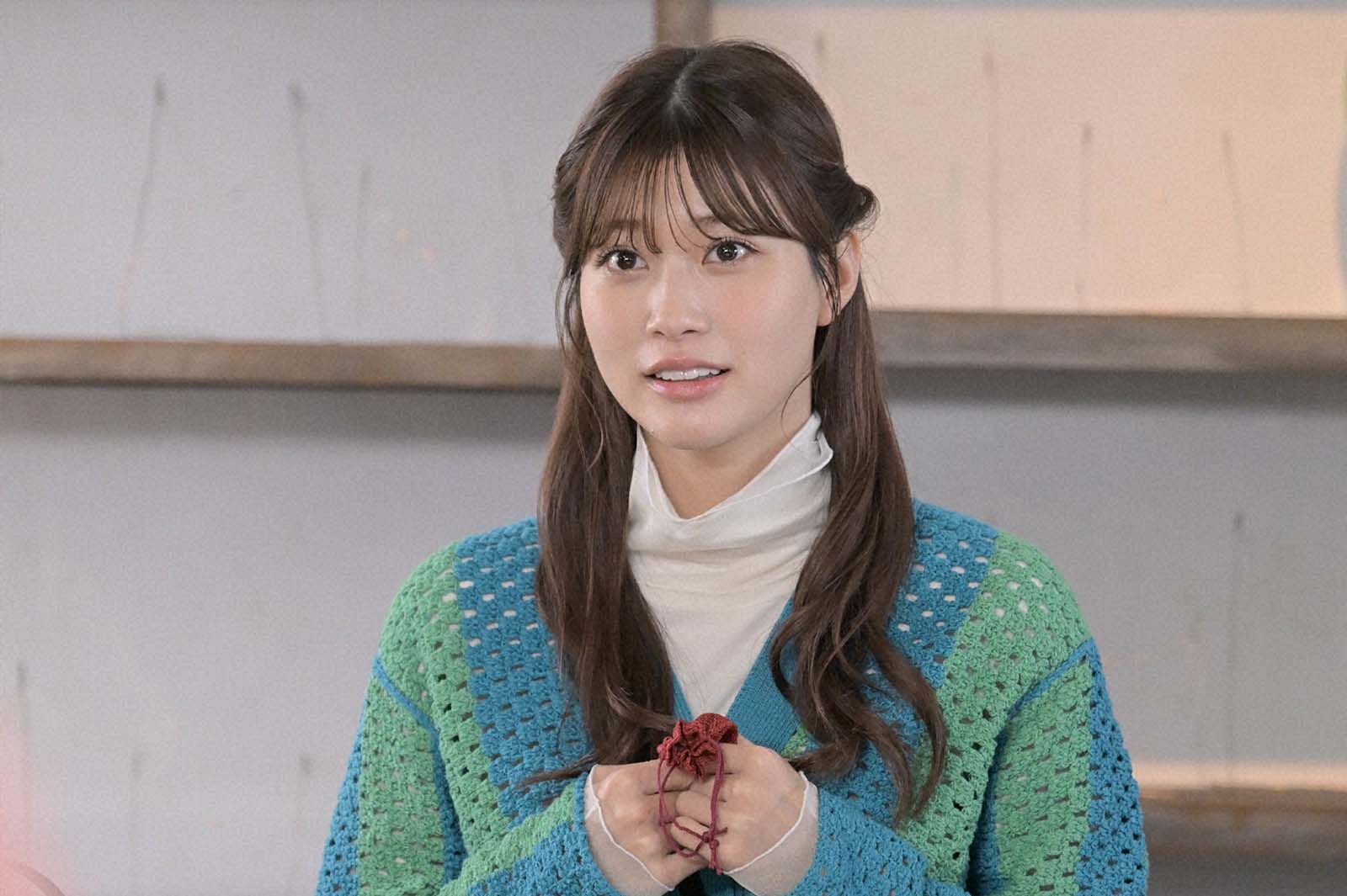 生見愛瑠「くるり～誰が私と恋をした？～」第2話より（C）TBS