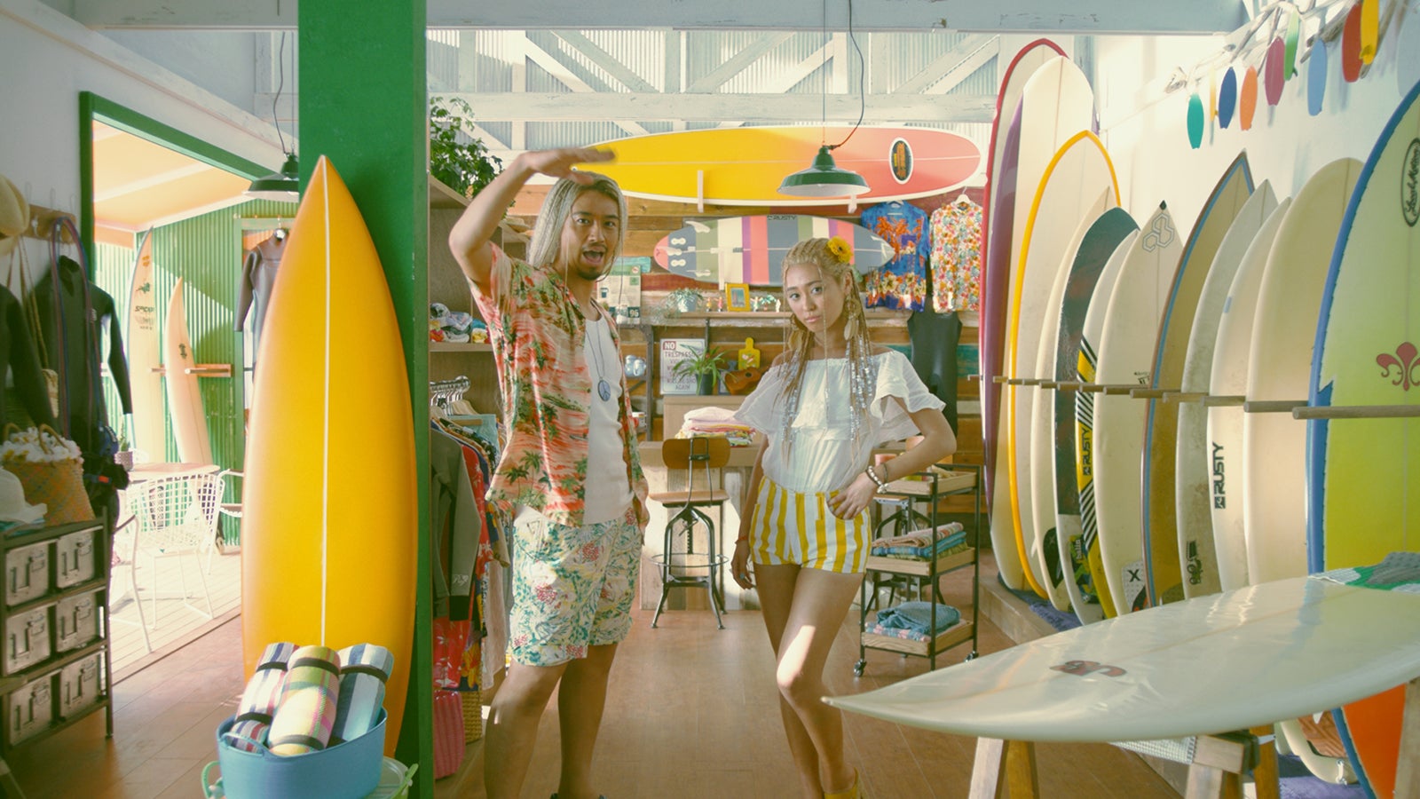 斎藤工、福原遥／「はじめての夏バイト」篇より（提供写真）