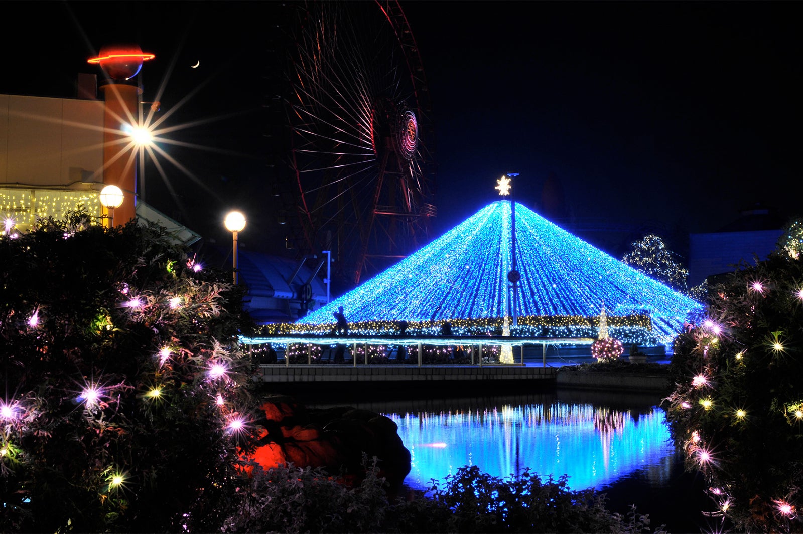 2015年のイルミネーションの様子（C）SPACE WORLD，INC．（C）2016 SUSUMU MATSUSHITA ENTERPRISE