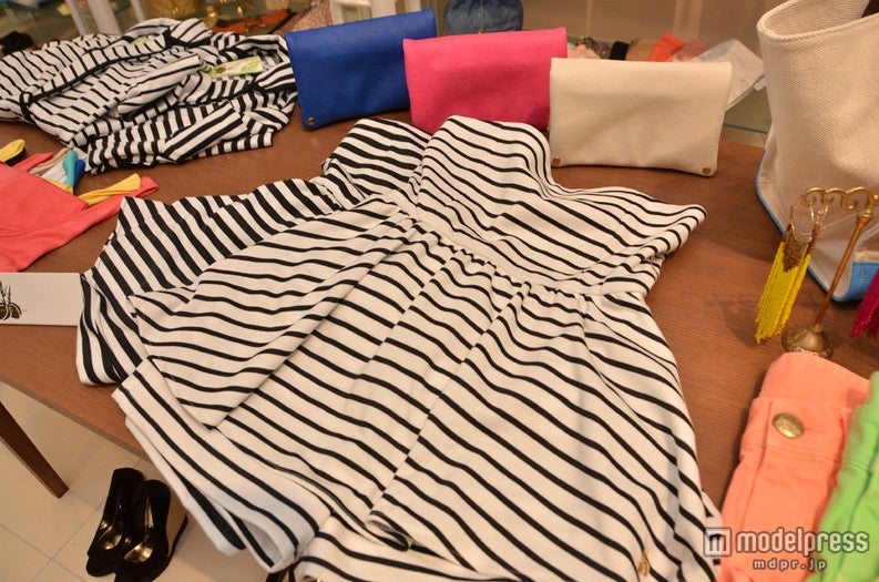 モノトーンも充実しておりオフィスでも活用できそうだ。