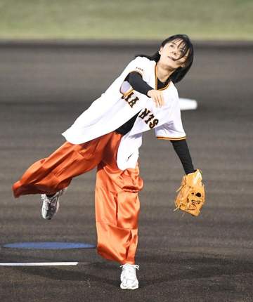 「57歳って驚き！」巨人戦始球式の井森美幸にネット沸く 「年取らない代表よな」「群馬が生んだスター」