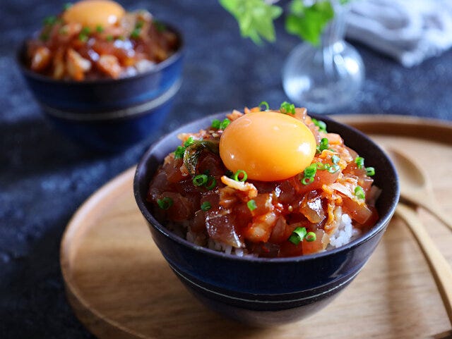 まぐろとキムチのユッケ丼　完成